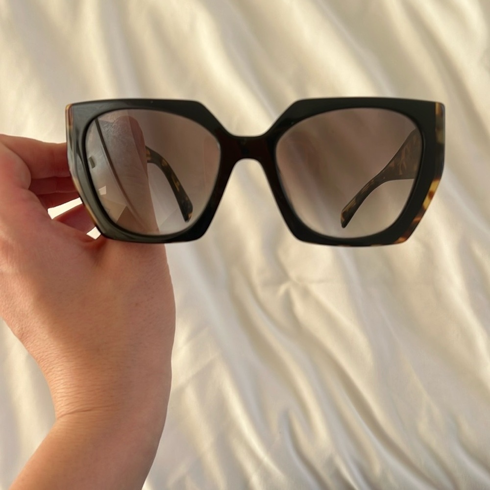 Stylish Black PRADA Sunglasses. READ DESCRIPTION